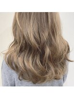 イーチ ヘアーアンドトータルビューティ(each hair&total beauty)&nbsp;艶感ベージュ/愛されモテロングスタイル☆ 《久保木真緒》
