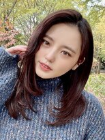 ティア(Tia.)&nbsp;(レイヤーカット/ロングヘア/かきあげ/前髪/サイドバング/小顔)