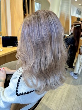 アンフィ 東京(Amphi) 【イルミナカラーでつくる!!艶感ホワイトベージュ♪】