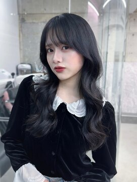 フィヴェント(Fivent) 黒髪×くびれウェーブヘアはニュアンスパーマで/骨格診断カット