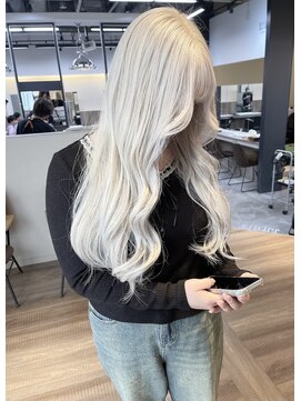 エイト ソル 博多筑紫口店(EIGHT sol) ホワイトベージュ