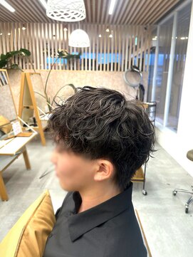 ブローチェラウカ(Broche lauka) シャドウパーマ 刈り上げ無し