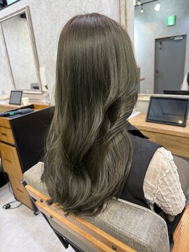 コンフィー(comfy) 『サザワ』フェザーパーマチェリーブラウンミニウルフ