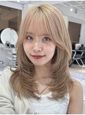 ハイライトカラーミルクティーベージュレイヤーカット