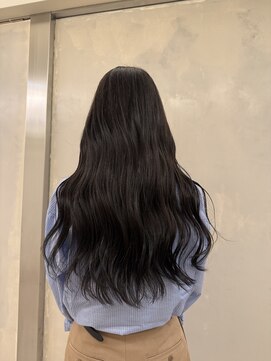 透明感ブラックで大人艶ロング