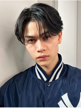 ポーチバイハニー オモテサンドウ(PORCH by HONEY omotesando) フェザーパーマブルーブラック刈り上げセンターパートシャドー3