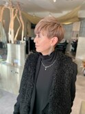 刈り上げブロンドベリーショート