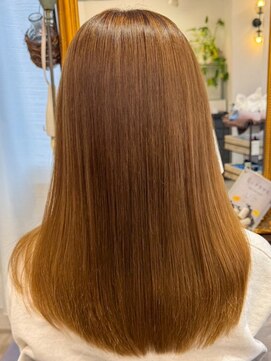 アトリエ シックス(atelier six.) ブリーチ毛でも縮毛矯正で艶髪に