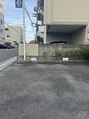 オル(Olu) 駐車場は店舗横の敷地、目印あります!