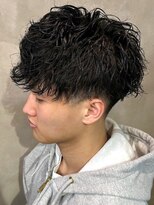 ディスイズバーバーサード(THIS IS BARBER 3rd)&nbsp;波巻きパーマ ツーブロックマッシュ 刈り上げ 束感仕上げ