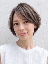シオミエイチ タイムレス 垂水(shiomi H timeless)&nbsp;ひし形ショート/白髪ぼかし/大人ショートヘア/ツーウェイバング