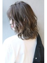 ラエティス(Laetus)&nbsp;品格がにじむ大人ミディ★３Ｄホイルカラー×オリジナルカット