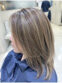 白髪ぼかしハイライトミディアムレイヤーグレージュ