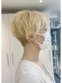 ヘアサロン リタ(RITA)&nbsp;グレーヘア生かしたショートスタイル