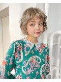 ベージュのハイトーンボブ