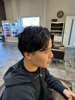 アーチ(ARCH)&nbsp;毛先に軽さのあるフェザースタイル人気です