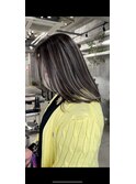 レイヤーボブハイライトブリーチレイヤーハイトーングレージュ
