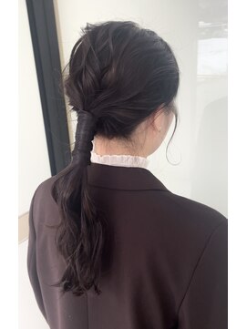 アローズソワン(HELLO'S SOIN) ローポニーテールアレンジ
