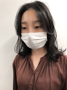 シア(sia) 外ハネレイヤー/大人かわいい/小顔/抜け感ヘア