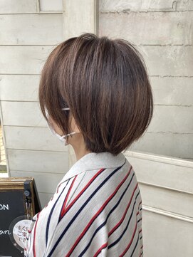 アミュレ(Amule) 艶感アッシュオリーブ丸みショートボブヘア30代40代梅ヶ丘美容室