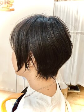 ニコル(Nicole) 丸みショート(黒髪)