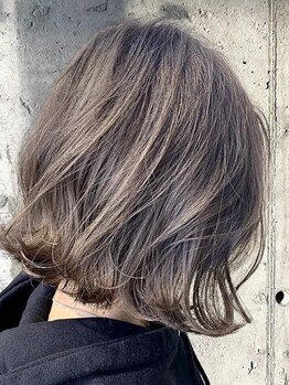 ウィールール 札幌店(WE RULE)の写真/≪札幌駅徒歩6分≫白髪を活かしたデザインとヘアケア施術で大人女性の”なりたい”を実現します◎