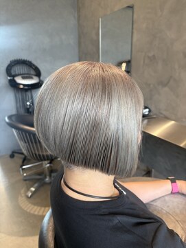 ユウシヘアー(Yushi Hair) 刈り上げ前下りグラデーションボブ