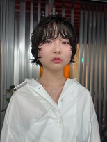 シロ(Shiro)&nbsp;雰囲気をつくる、ニュアンスショートパーマ