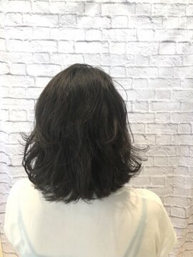 ミーティア バイ クアトロ(Meteor By QUATRO) 大人の魅力を引き出したカールスタイル