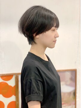 スタンス(stance) 黒髪の艶感～クビレマッシュウルフ