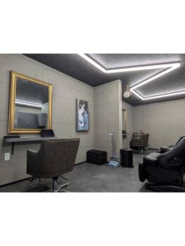 日々の喧騒から離れた半個室サロンであなただけの落ち着いたサロンタイムをお楽しみいただけます♪