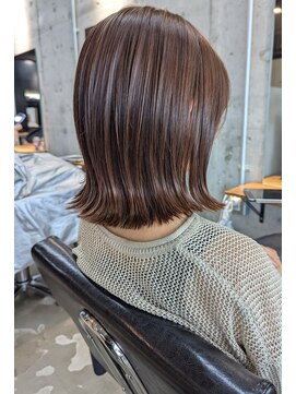 ローハ アゲオ(Lowha -ageo-) 肩ハネくびれボブ×ナチュラルベージュカラー