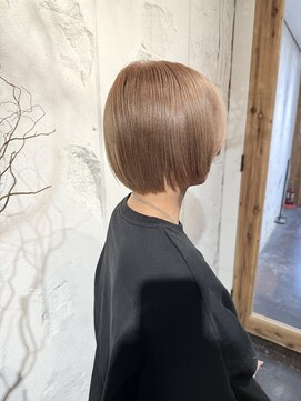 テイ(tei) ベージュカラー/ミルクティーベージュ/ボブ/ブリーチカラー