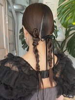 ホテリー(Hotely)&nbsp;左右非対称なタイトアレンジ