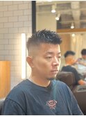 清潔感あるフェードで魅せる束感スパイキーショート
