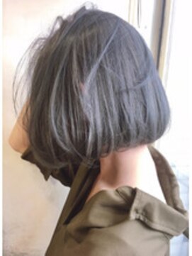 ランプ ヘアー(lamp hair) 【lamp】ブルージュ、切りっぱなし前下がりボブ