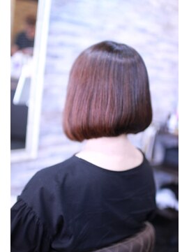 ヴィソップ(V.S.O.P) 【V.S.O.P×カラーグレス】後ろ姿が綺麗に見える前下がりボブ