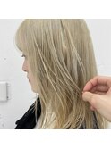 ホワイトブロンドのミディアム