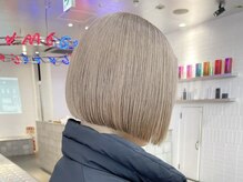 より肌馴染みの良い、どんな服でも似合いやすい【ラテミルクティー】