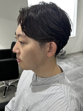 ヒュイル バイ ニアウ(Hwyl by Niau) メンズマッシュパーマニュアンスパーマスパイラルパーマ刈り上げ