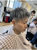 ホワイトメッシュツイストツーブロックアップバングフェード