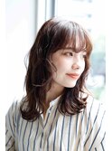 顔周りレイヤー×ゆる巻ミディ