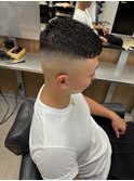 スペインカールフェードカット短髪メンズジェットモヒカン