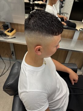 リレーションメンズヘアー(RELATION MEN'S HAIR) スペインカールフェードカット短髪メンズジェットモヒカン