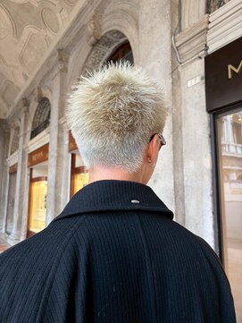 イージーボールド(Yeezy Bold) 【ブリーチショート】大人のベリーショートスタイル