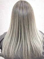 フッタ(Futta)&nbsp;アンブレラカラー×ロングヘアスタイル【西武新宿駅】【駅近】