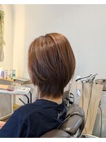 ももいろかぶとむし 【ショート】美シルエット。骨格をきれいに魅せる大人のレイヤー
