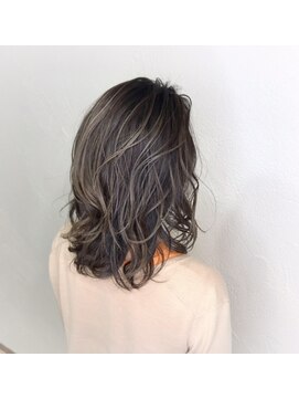 ループ(LOOP) 人気!コントラストハイライトオンカラー