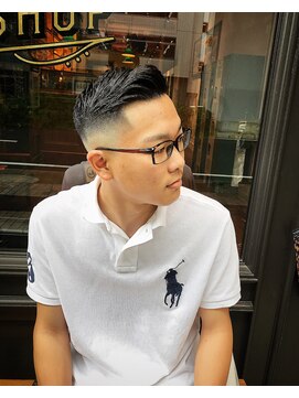 フォーコーナーズ(Four Corners) Skin Fade【バーバースタイル】フェードカット《刈り上げ》