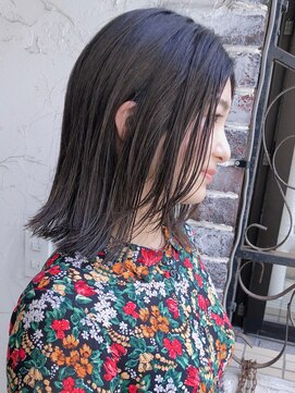 ナナカバイミーツハンド(nana.ca by meetsHAND) 耳かけボブ × シースルー切りっぱなし